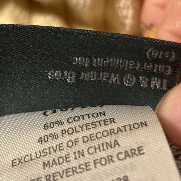 New heather gray Harry Potter short sleeve sweatshirt hogwart sign on front - Picture 5 of 11